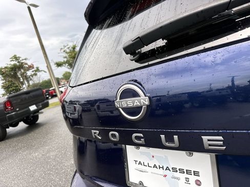 Used 2024 Nissan Rogue SV FWD image 6