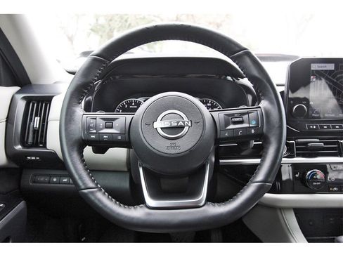 Used 2023 Nissan Pathfinder SL image 15