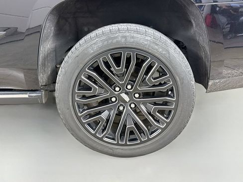 Used 2020 Cadillac Escalade Premium Luxury w/ Escalade Sport Edition AWD/4WD image 35