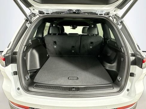 New 2026 Jeep Grand Cherokee Altitude image 28