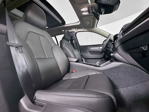 Used 2025 Volvo XC40 B5 Plus w/ Climate Package image 27