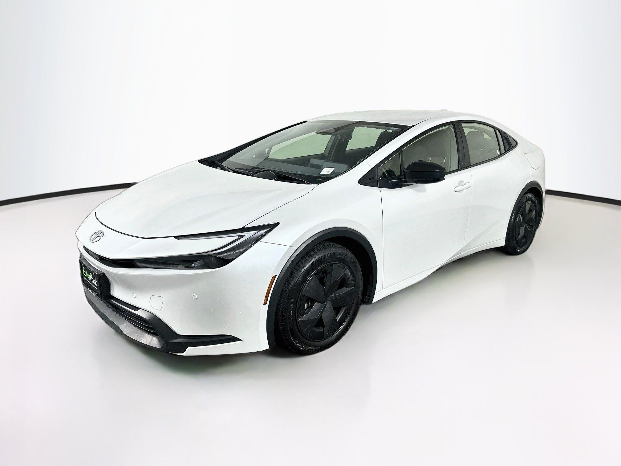 Used 2025 Toyota Prius LE FWD image 3