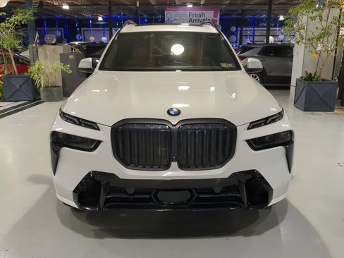 Used 2025 BMW X7 xDrive40i w/ M Sport Package image 3