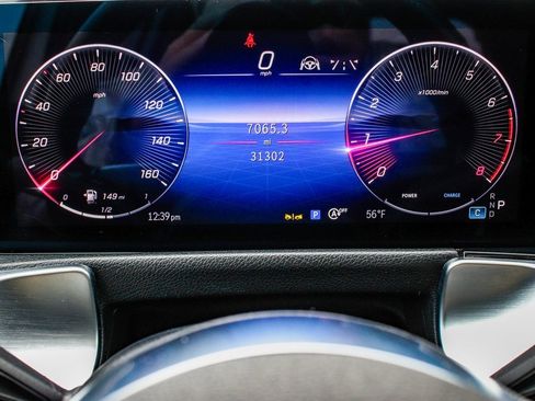 Used 2024 Mercedes-Benz GLB 250 4MATIC w/ Driver Assistance Package image 17