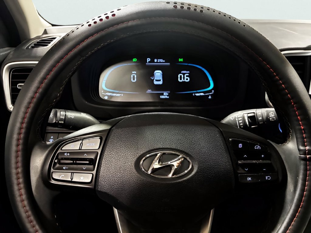 Used 2024 Hyundai Venue SEL FWD image 11