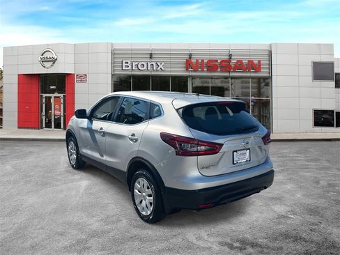 Used 2020 Nissan Rogue Sport S image 4