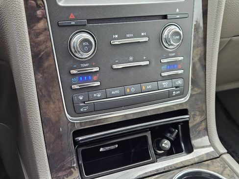 Used 2016 Lincoln Navigator Select RWD image 22