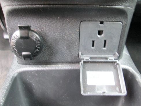 Used 2009 Pontiac Vibe image 37