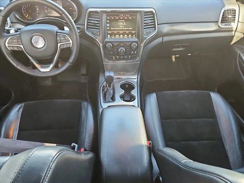 Used 2017 Jeep Grand Cherokee Altitude image 18