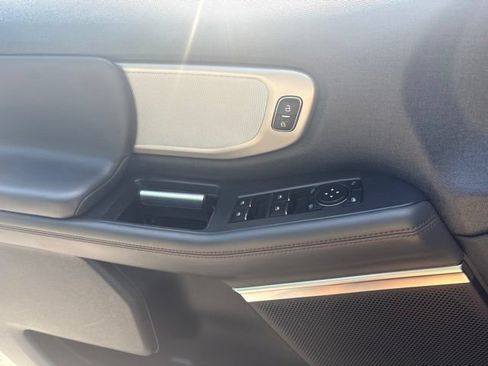 Used 2025 Ford Expedition Active AWD/4WD image 19