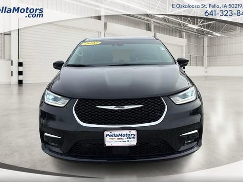 Used 2023 Chrysler Pacifica Touring-L image 7