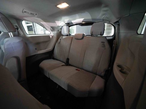 Used 2021 Toyota Sienna LE AWD/4WD image 24