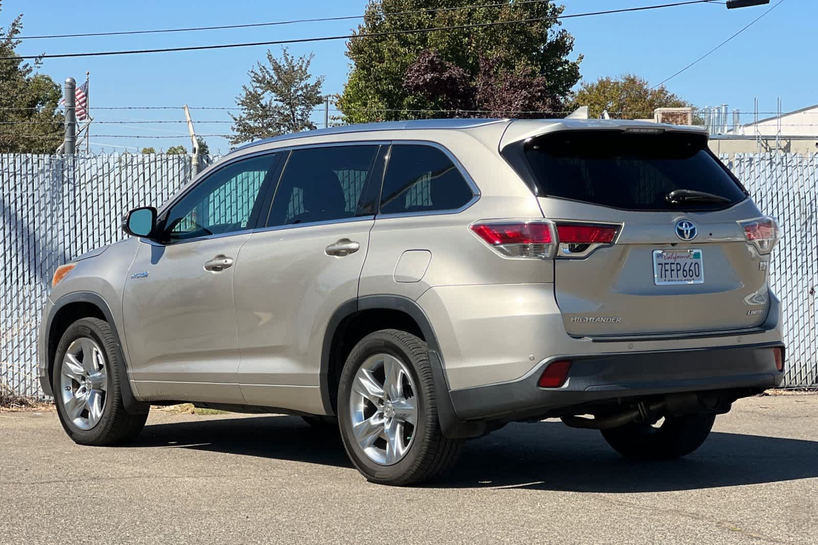 Used 2014 Toyota Highlander Limited Platinum AWD/4WD image 5