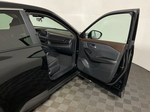 Used 2023 Nissan Rogue SV image 33