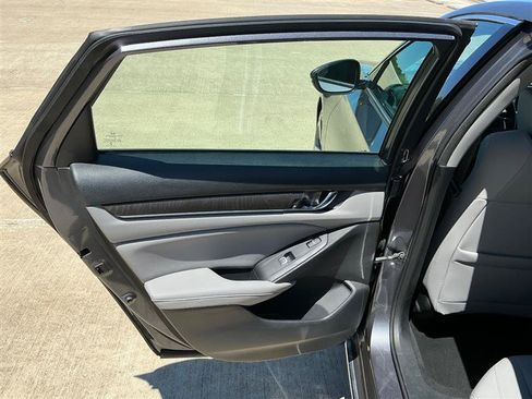 Used 2018 Honda Accord Touring image 26