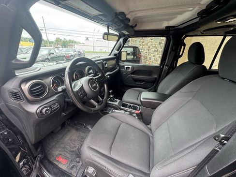 Used 2018 Jeep Wrangler Unlimited Sport S AWD/4WD image 32