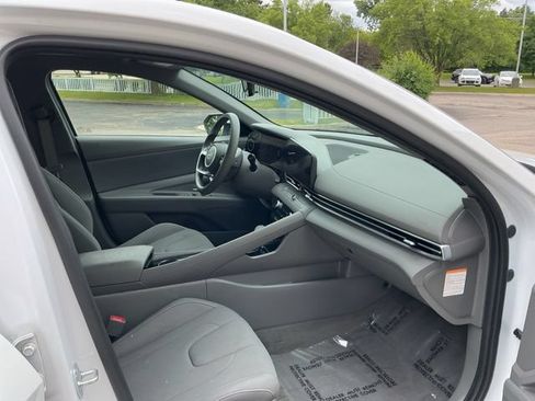 Certified 2024 Hyundai Elantra Blue FWD image 20