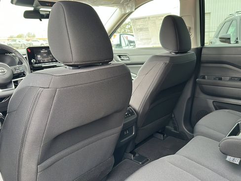 New 2025 Nissan Pathfinder SV image 14