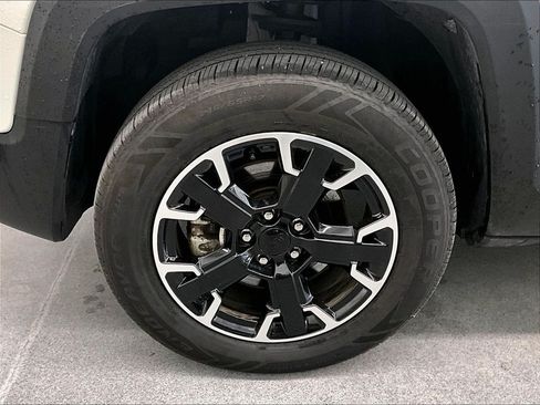 Used 2023 Jeep Renegade Latitude AWD/4WD image 7