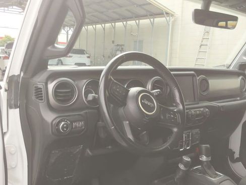 Used 2022 Jeep Gladiator Sport image 18
