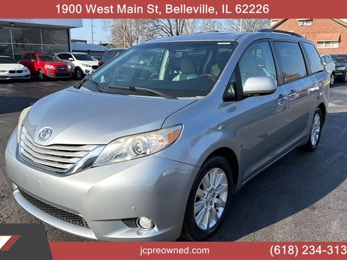 Used 2011 Toyota Sienna XLE image 1