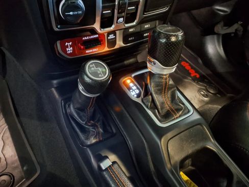Used 2020 Jeep Gladiator Mojave AWD/4WD image 24