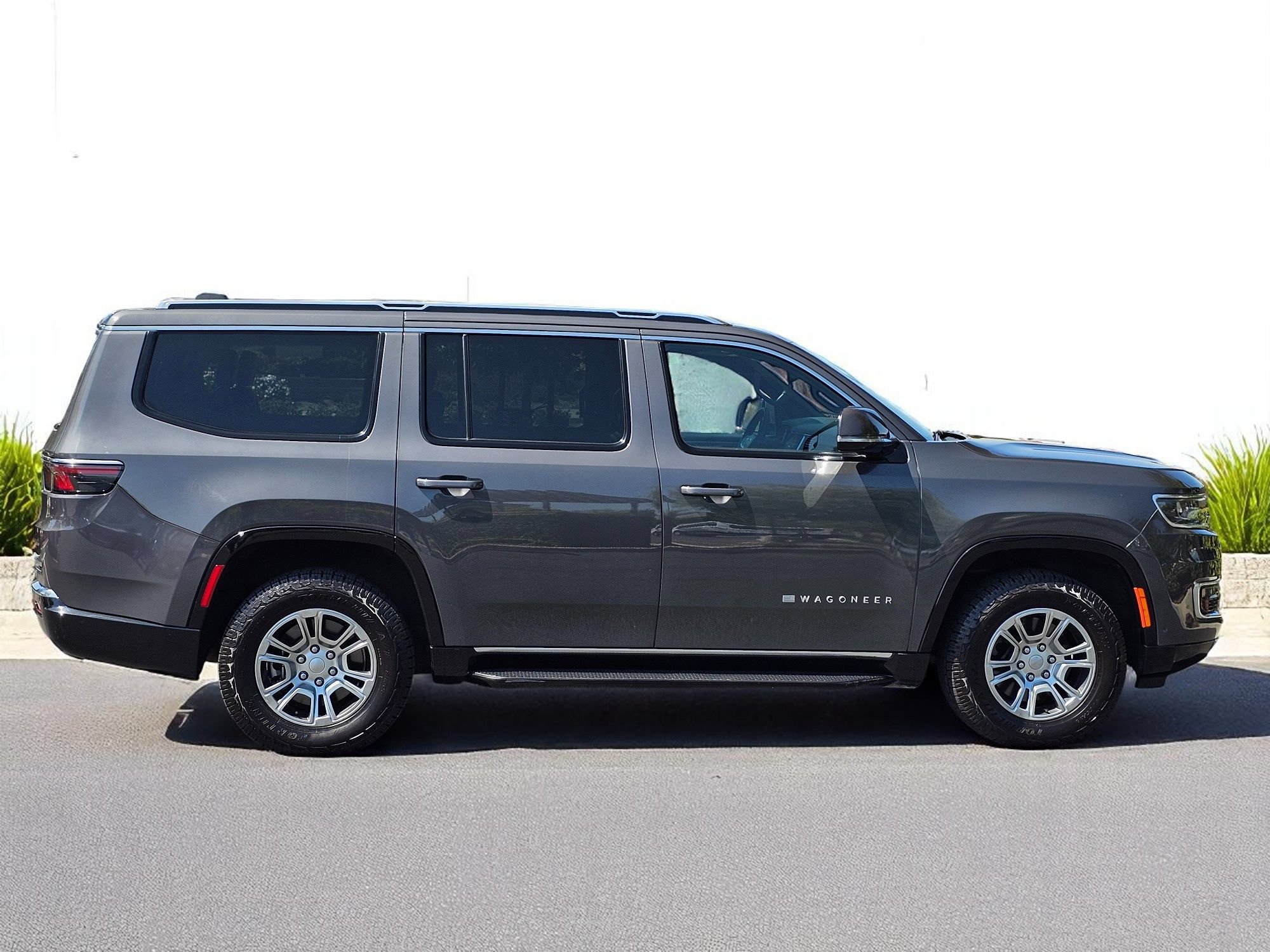 Used 2022 Jeep Wagoneer Series I AWD/4WD image 8