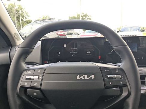 Used 2025 Kia K4 EX FWD image 21