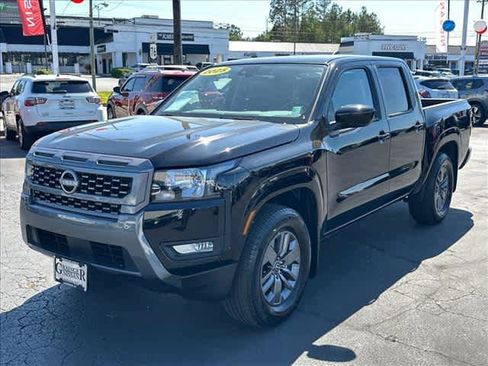 Used 2025 Nissan Frontier SV w/ SV Convenience Package RWD image 7