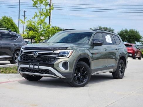 Used 2024 Volkswagen Atlas Peak Edition SE AWD/4WD image 2