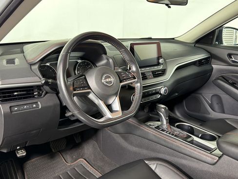 Used 2024 Nissan Altima 2.5 SR FWD image 3