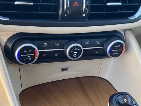 Used 2017 Alfa Romeo Giulia Ti w/ TI Lusso Light Wood Package image 27