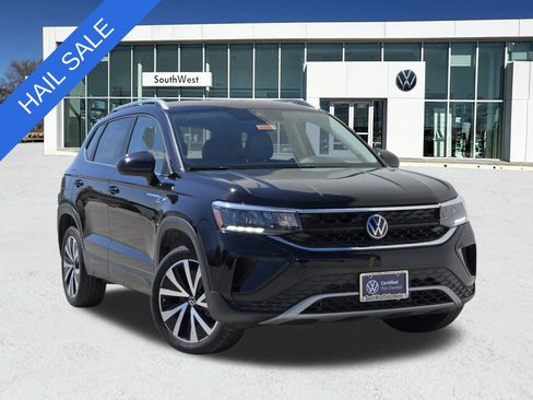 New 2024 Volkswagen Taos SE image 1