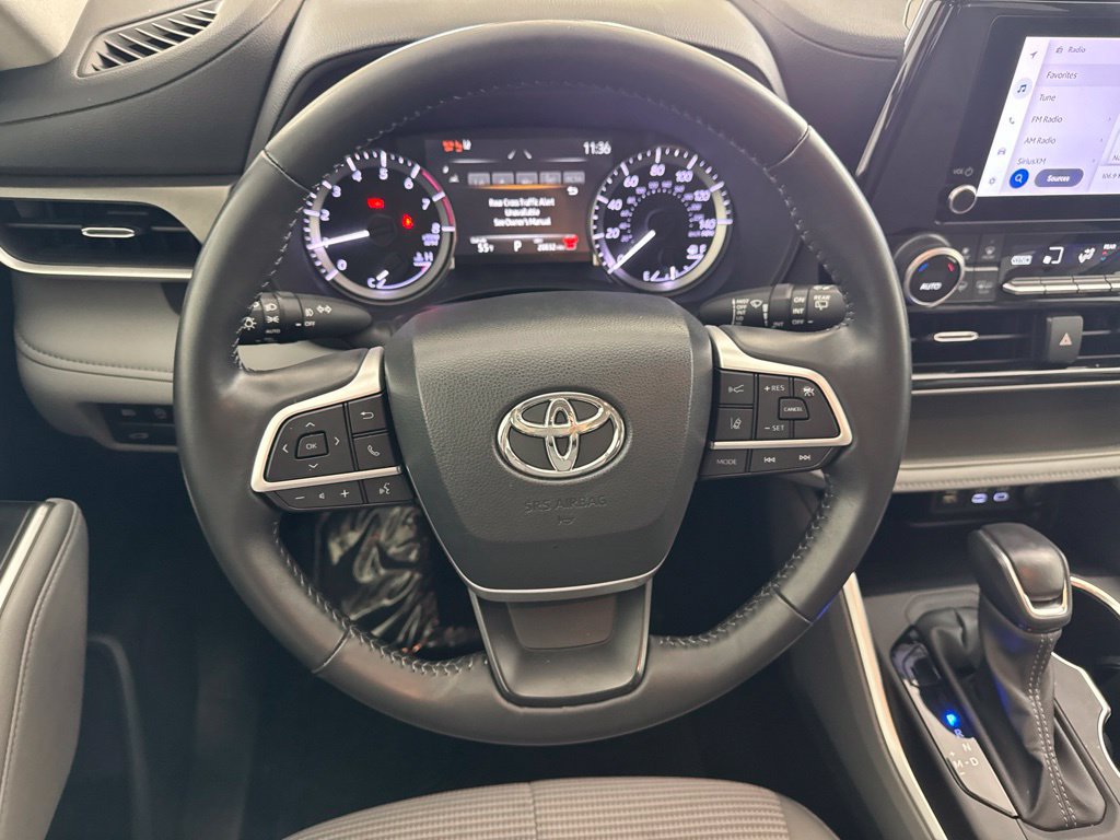 Used 2024 Toyota Highlander LE AWD/4WD image 44