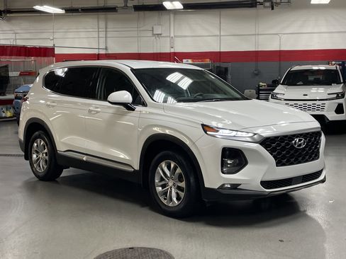 Used 2020 Hyundai Santa Fe SEL FWD image 2