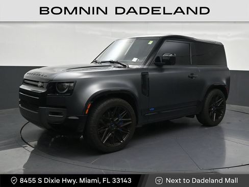 Used 2023 Land Rover Defender 90 V8 AWD/4WD image 1