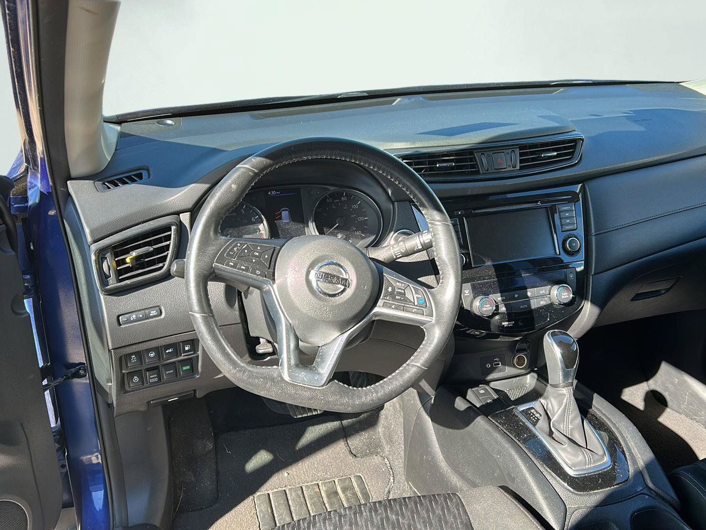 Used 2019 Nissan Rogue SV w/ Premium Package AWD/4WD image 7