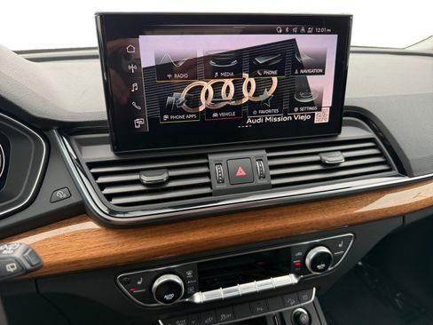 Used 2023 Audi Q5 e Premium w/ Convenience Package image 12