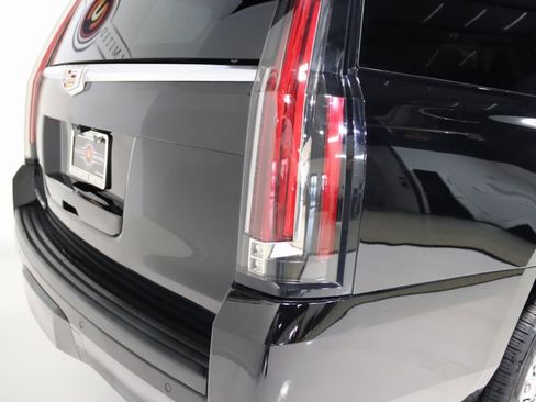 Used 2020 Cadillac Escalade ESV Premium Luxury image 74