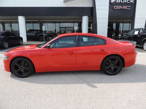 Used 2020 Dodge Charger SXT w/ Blacktop Package image 8