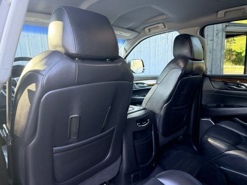 Used 2019 Cadillac Escalade ESV 2WD image 14