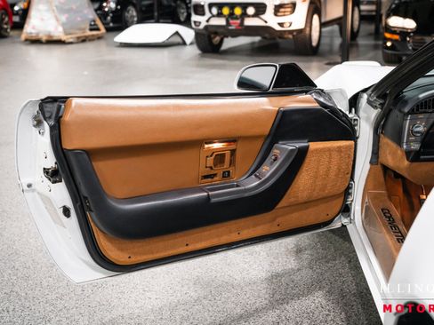 Used 1991 Chevrolet Corvette Convertible RWD image 15