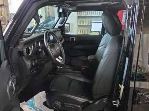 Used 2023 Jeep Wrangler Unlimited Sahara w/ Cold Weather Group AWD/4WD image 4