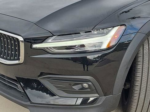 Used 2025 Volvo V60 B5 Cross Country Plus image 39