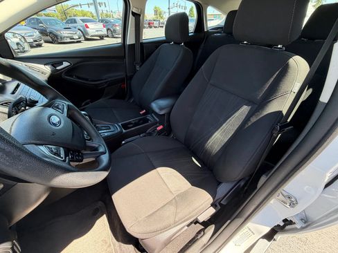 Used 2016 Ford Focus SE FWD image 9
