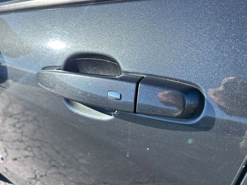 Used 2020 Chevrolet Equinox LS image 13