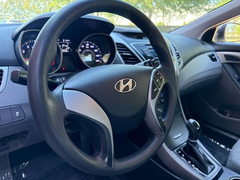 Used 2015 Hyundai Elantra SE FWD image 15