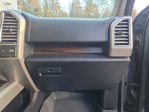 Used 2016 Ford F150 Lariat image 39