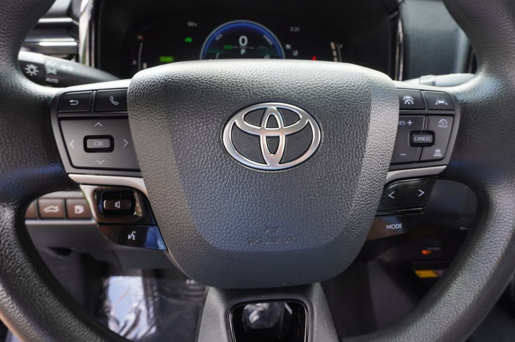 Used 2025 Toyota Camry LE FWD image 18