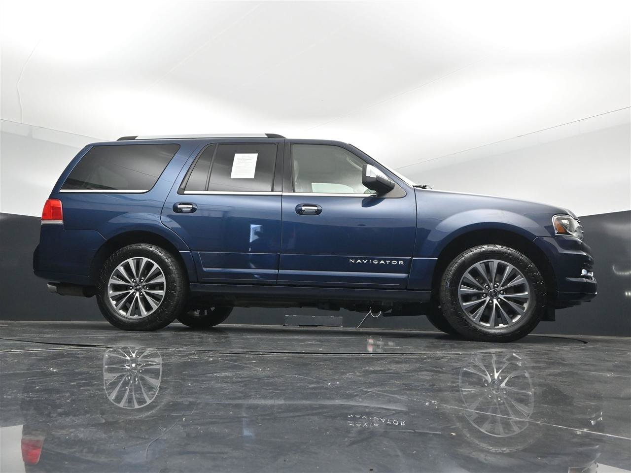 Used 2017 Lincoln Navigator Select AWD/4WD image 30